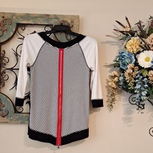 🔥🔥 HOT DEAL Chico's Zenergy Blk/Red/WhiteWomen's Sweater.  Size 0